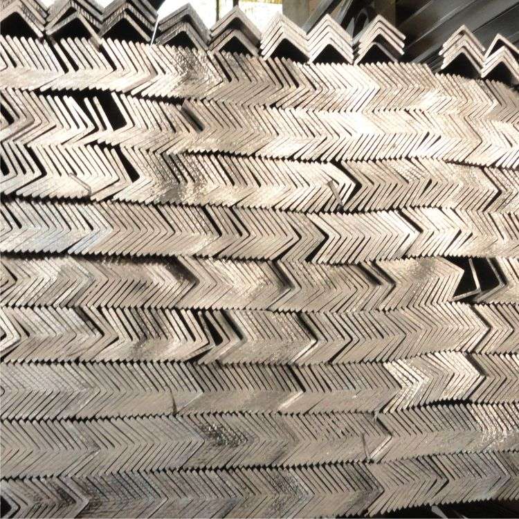 Алюминиевый уголок АД31, равносторонний, 27х2x3000